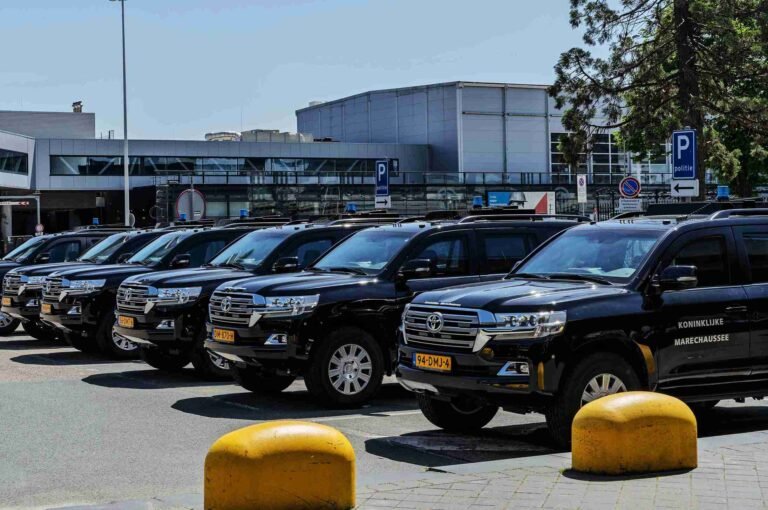 Choosing the Ideal Airport Transfer Vehicle in Shepperton for Families, Professionals and Group Travellers