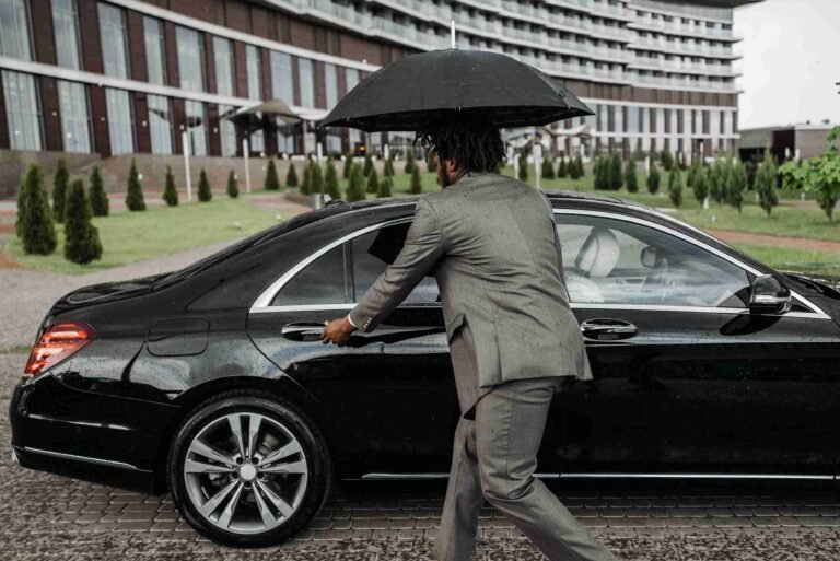 Premium Door-to-Terminal Airport Taxi Services for Travellers Departing from Shepperton